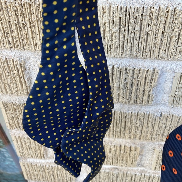 Turnbull & Asser lot of three wild bow ties. - Picture 3 of 5